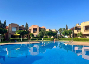 Bright condo w/ pool